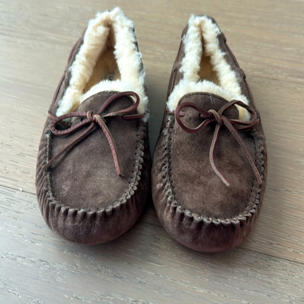 UGG Dakota Slipper Brand New Never Worn size 7